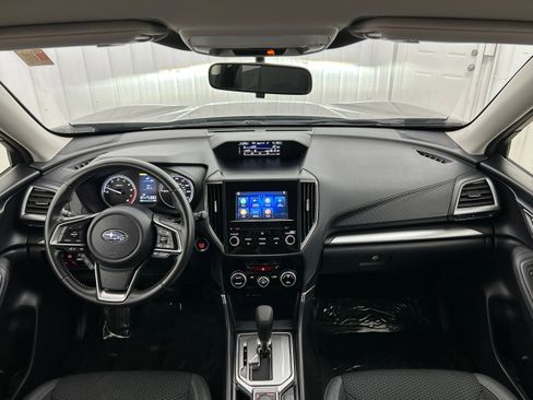 Used 2023 Subaru Forester Premium image 14