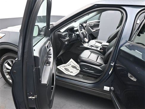 Used 2022 Ford Explorer XLT w/ Equipment Group 202A image 21