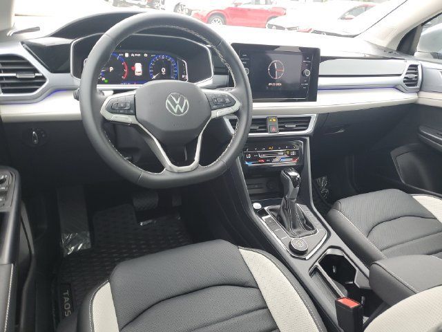 Used 2025 Volkswagen Taos SEL AWD/4WD image 10
