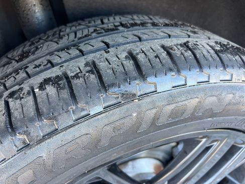 Used 2022 Volkswagen Tiguan SE R-Line image 8