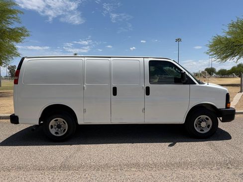 Used 2017 Chevrolet Express 2500 RWD image 6