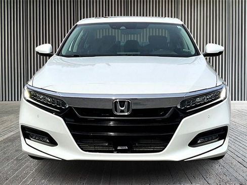 Used 2018 Honda Accord Touring image 3