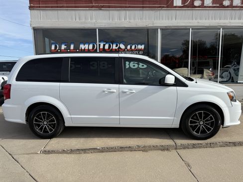 Used 2018 Dodge Grand Caravan GT image 9