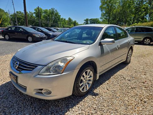 Used 2010 Nissan Altima 2.5 S FWD image 2