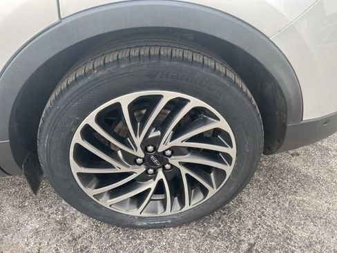 Used 2019 Lincoln Nautilus Reserve image 21