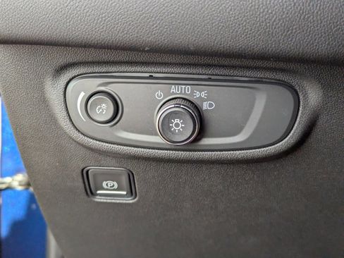 Used 2023 GMC Terrain SLE w/ Driver Convenience Package image 33