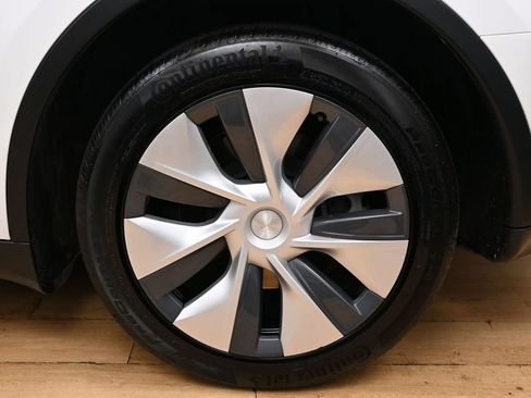 Used 2023 Tesla Model Y Long Range AWD/4WD image 9