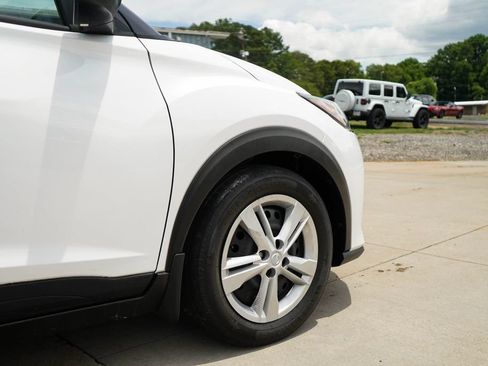 Used 2025 Nissan Kicks Play S FWD image 18