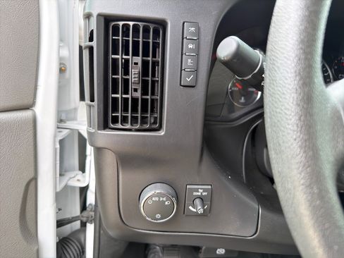 Used 2025 Chevrolet Express 3500 LT w/ LT Preferred Equipment Group RWD image 10