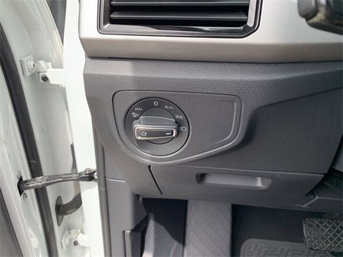Used 2020 Volkswagen Atlas Cross Sport SEL Premium image 31