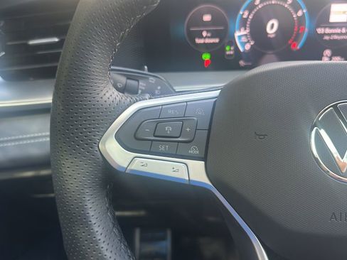 New 2026 Volkswagen Tiguan SE R-Line image 18