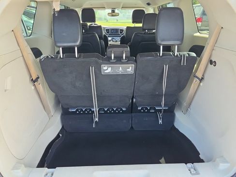 Used 2019 Chrysler Pacifica Touring-L FWD image 30