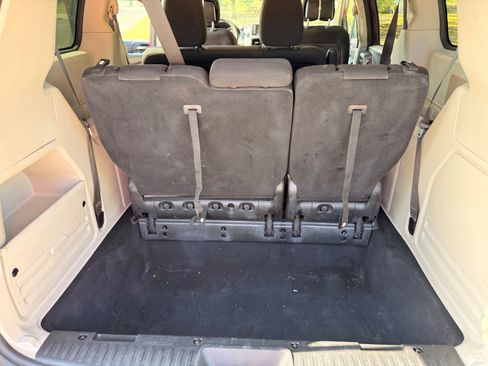 Used 2018 Dodge Grand Caravan SE FWD image 12