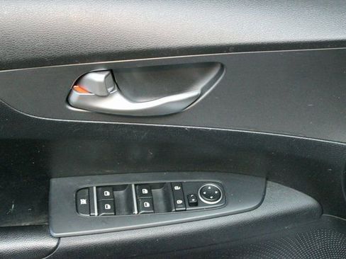 Used 2020 Kia Forte LXS image 12