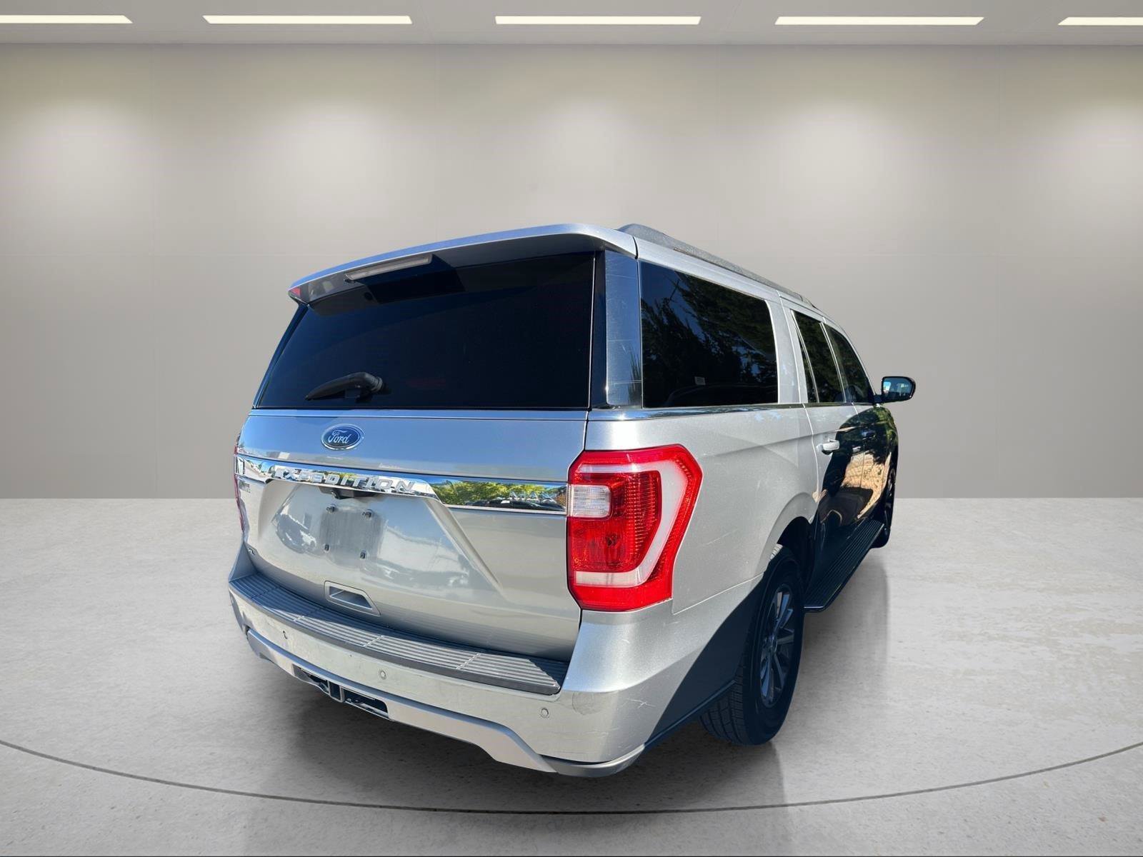 Used 2020 Ford Expedition Max XLT w/ Equipment Group 202A AWD/4WD image 11