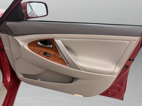 Used 2011 Toyota Camry XLE w/ SE/XLE Extra-Value Pkg FWD image 23