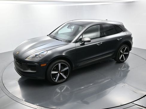 Certified 2024 Porsche Macan Turbo image 33