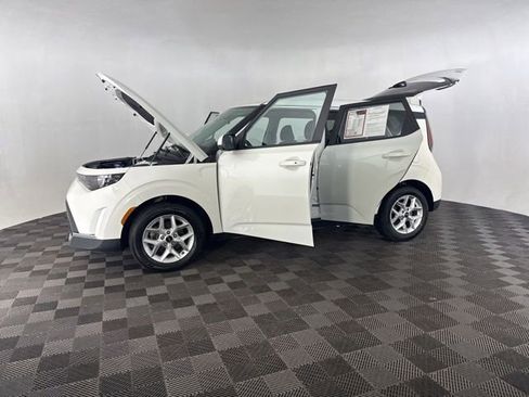 Certified 2024 Kia Soul S image 11
