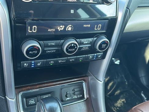 Used 2019 Subaru Ascent Touring w/ Popular Package #3 AWD/4WD image 14