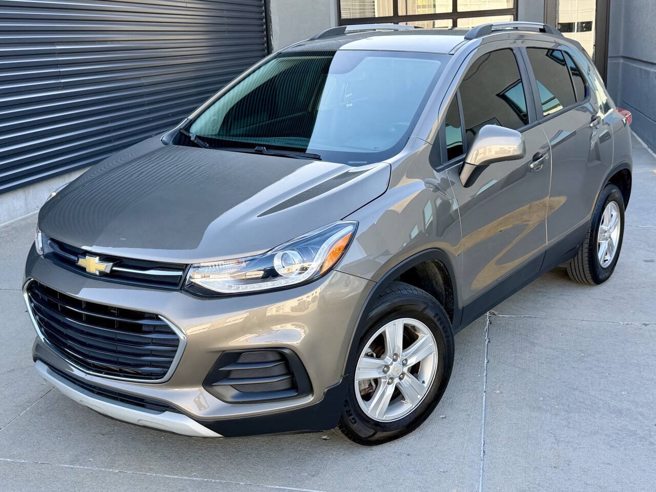 Used 2022 Chevrolet Trax LT w/ Driver Confidence Package AWD/4WD image 2