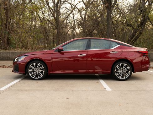 Used 2023 Nissan Altima 2.5 SL image 6