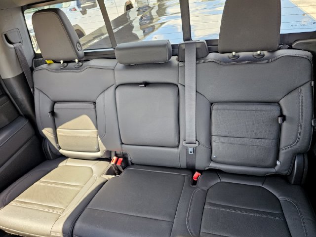Used 2022 GMC Sierra 2500 Denali w/ Denali Black Diamond Edition AWD/4WD image 16
