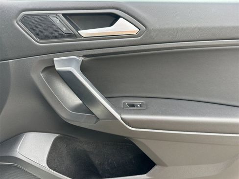 Used 2021 Volkswagen Tiguan SEL image 18