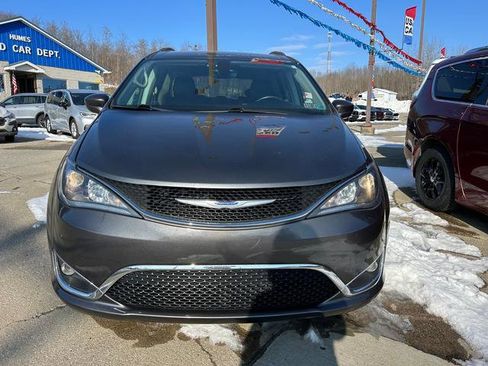 Certified 2018 Chrysler Pacifica Touring-L image 3