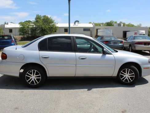 Used 2001 Chevrolet Malibu V6 FWD image 9