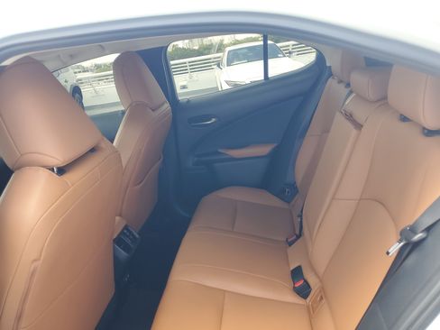 Used 2022 Lexus UX 200 w/ Premium Package FWD image 11