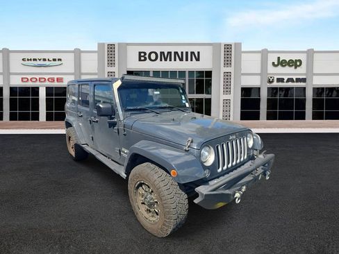 Used 2017 Jeep Wrangler Unlimited Sahara w/ Connectivity Group image 2