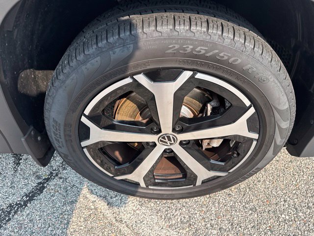 Certified 2025 Volkswagen Tiguan SE AWD/4WD image 13