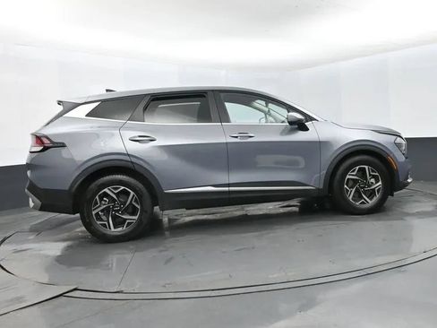 Used 2025 Kia Sportage LX FWD image 4