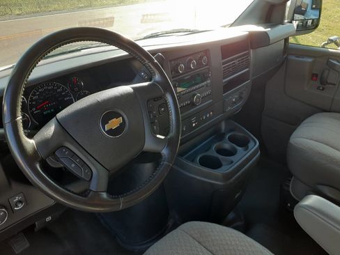 Used 2020 Chevrolet Express 3500 LS image 8