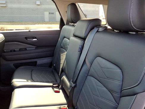 Used 2025 Nissan Pathfinder Platinum w/ Lighting Package (N92) image 21