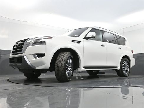 Used 2024 Nissan Armada SL w/ Captain's Chairs Package image 30