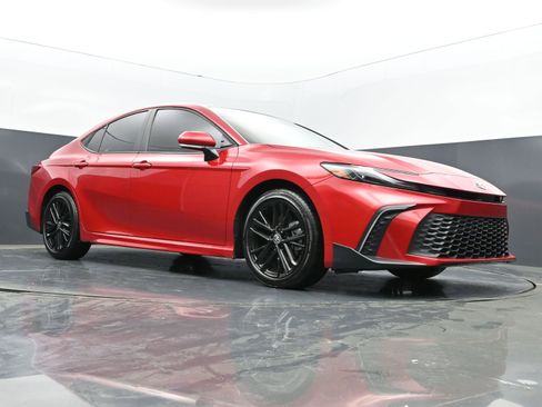 Used 2025 Toyota Camry SE image 42