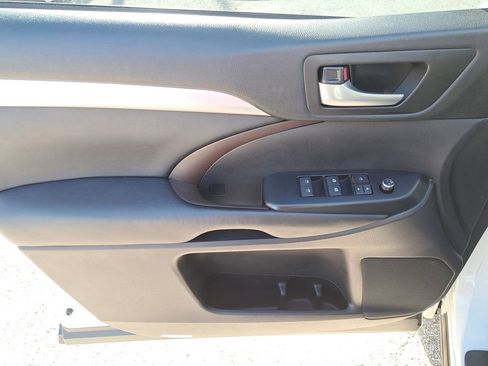 Used 2018 Toyota Highlander XLE image 15