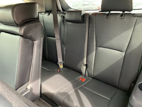 Used 2024 Toyota Highlander XLE image 18