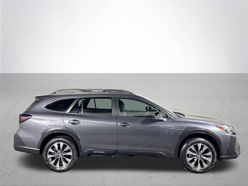 Used 2023 Subaru Outback Limited image 5