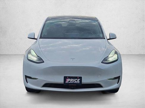 Used 2022 Tesla Model Y Long Range AWD/4WD image 2