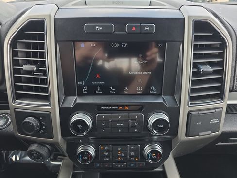 Used 2017 Ford F150 Lariat w/ Equipment Group 502A Luxury AWD/4WD image 21