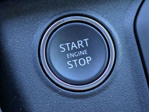 Used 2025 Land Rover Defender 130 X-Dynamic SE AWD/4WD image 28