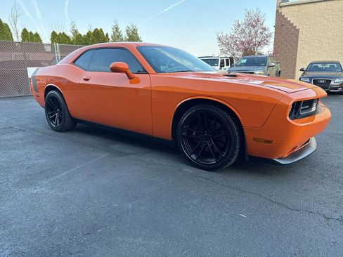 Used 2014 Dodge Challenger R/T image 8