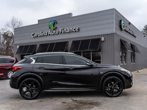 Used 2019 INFINITI QX30 AWD image 6