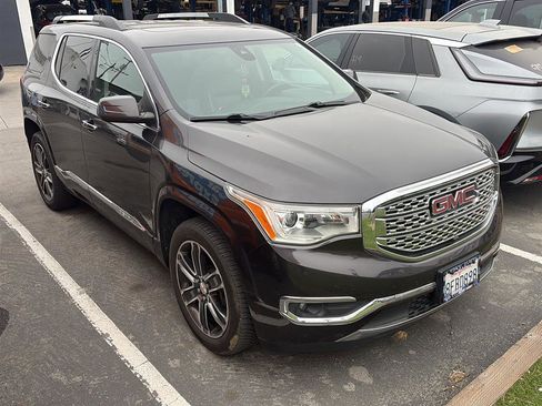 Used 2018 GMC Acadia Denali w/ Technology Package image 3