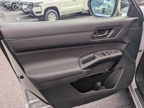 New 2025 Nissan Pathfinder SL image 15