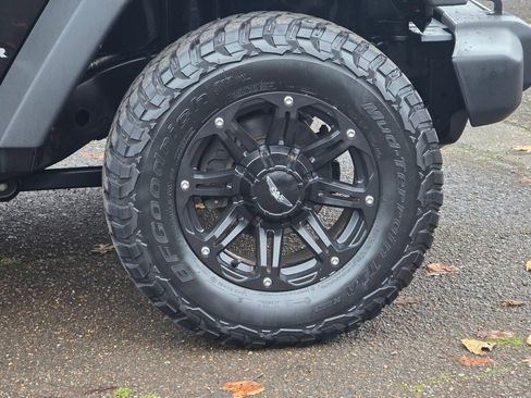 Used 2012 Jeep Wrangler Rubicon w/ Dual Top Group image 24