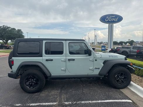 Used 2023 Jeep Wrangler Unlimited AWD/4WD image 4