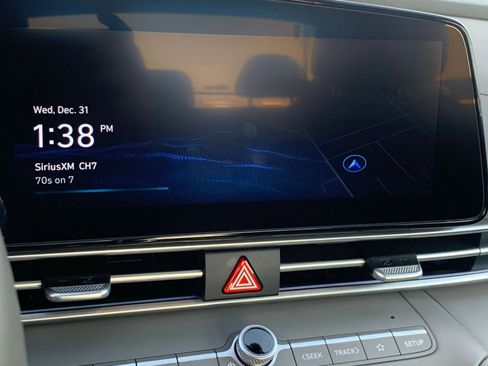 Used 2025 Hyundai Elantra SEL image 21